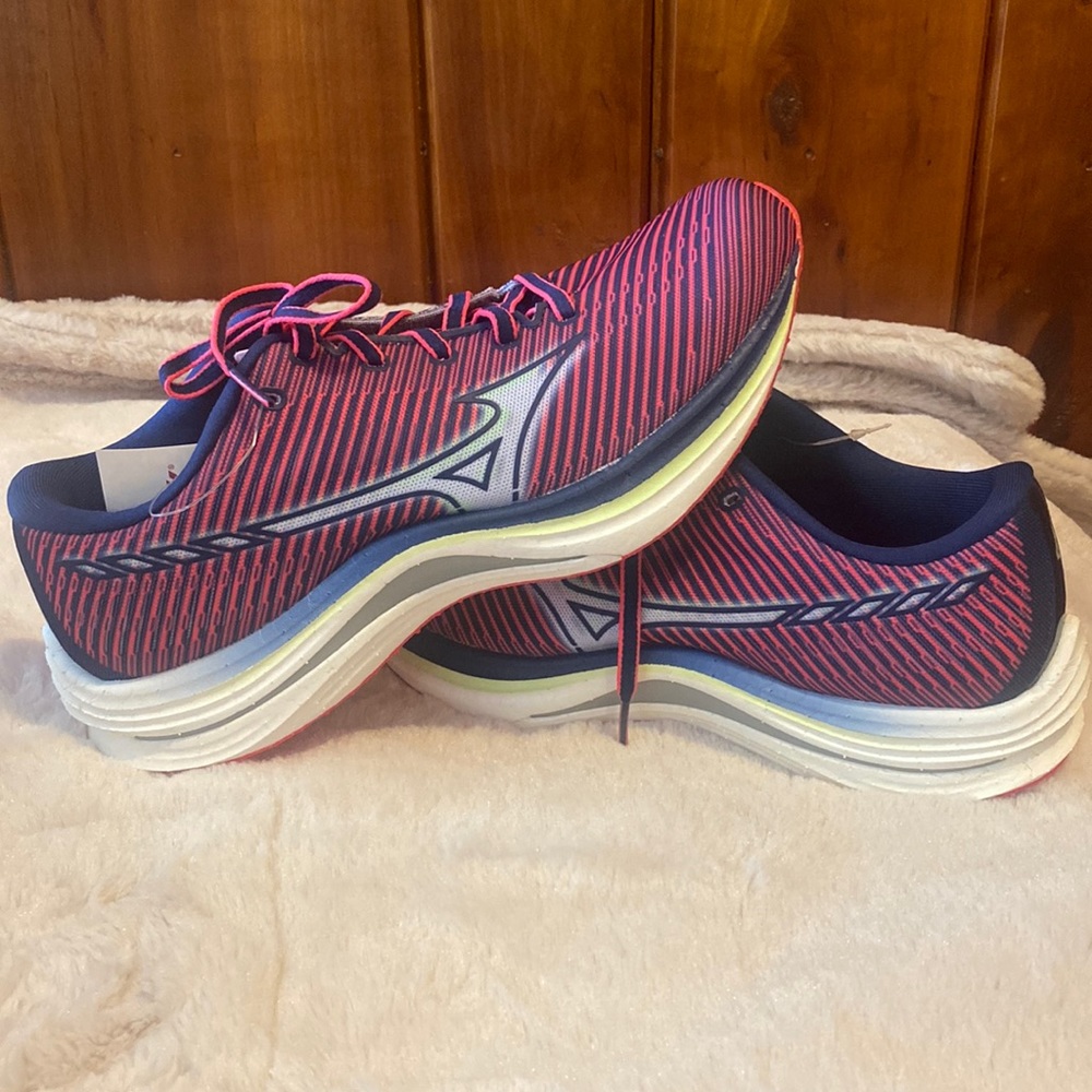 Mizuno Women’s Wave Rebellion Running shoe. Size 8.5. New w/no box. Pink/_Blue